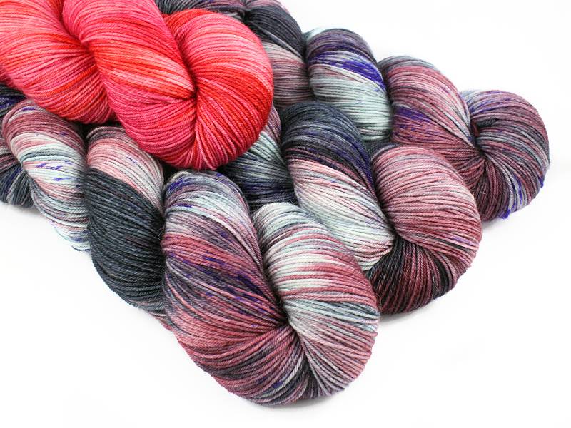 HauntedHouse2 Haunted House Diva Sock Star Handgeverfde Sokkenwol / Sokkengaren