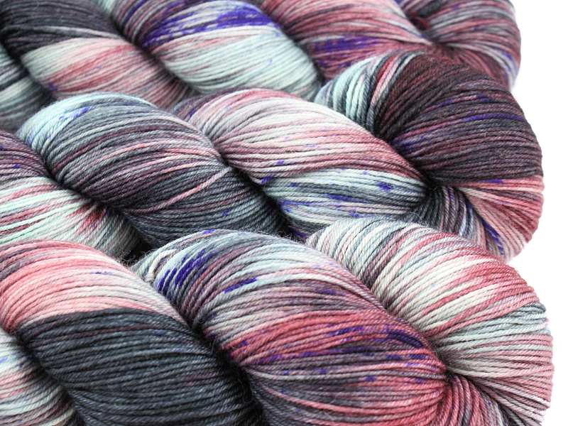 HauntedHouse3 Haunted House Diva Sock Star Handgeverfde Sokkenwol / Sokkengaren