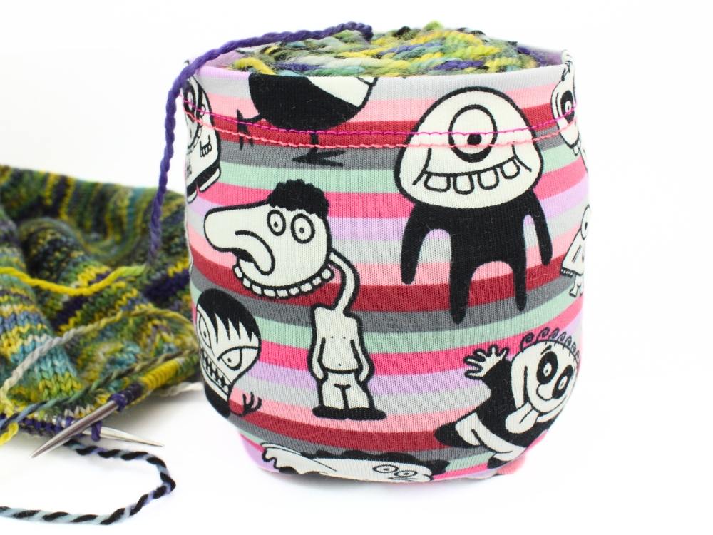 GarenCozyFunnyDudes2 Garen Cozy - Yarn Sleeve | Funny Dudes