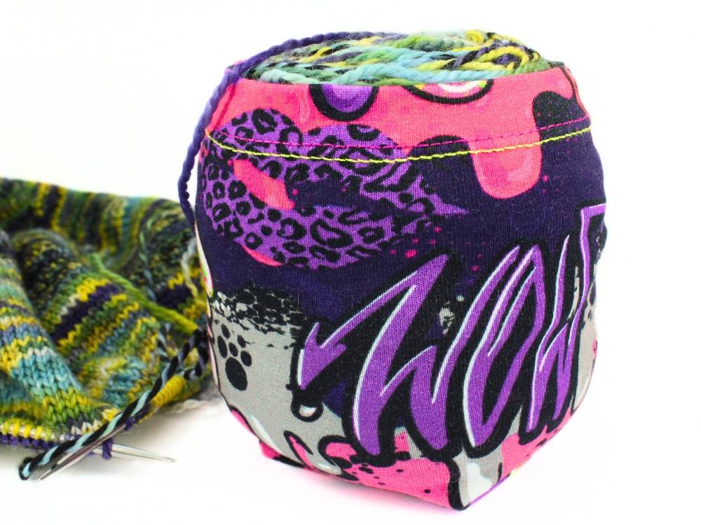 GarenCozyWowGirl2 Garen Cozy - Yarn Sleeve | Wow Girl